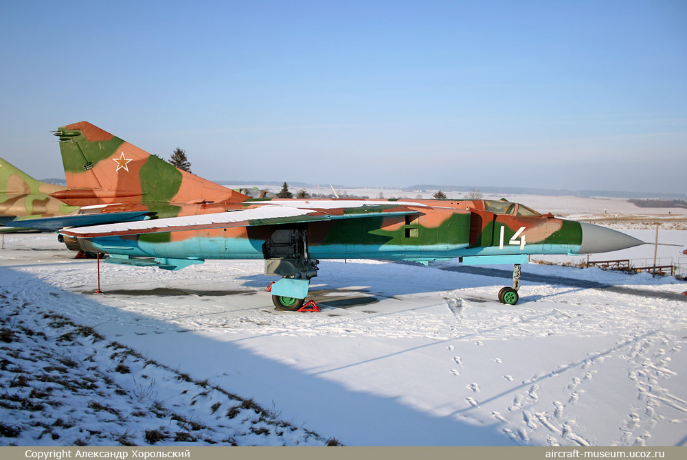 Легендарные самолеты №21 Миг-23 - фото модели, обсуждение